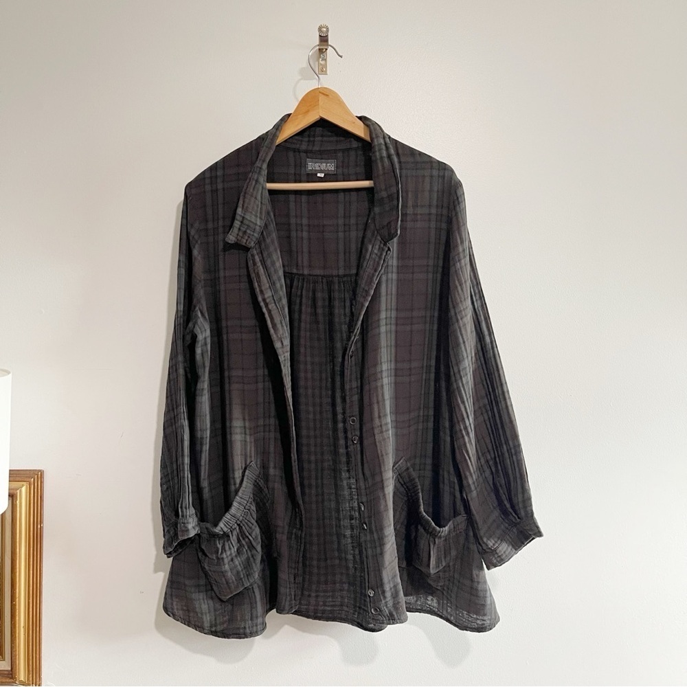 Iridium Gray plaid button down shirt preowned Small lagenlook